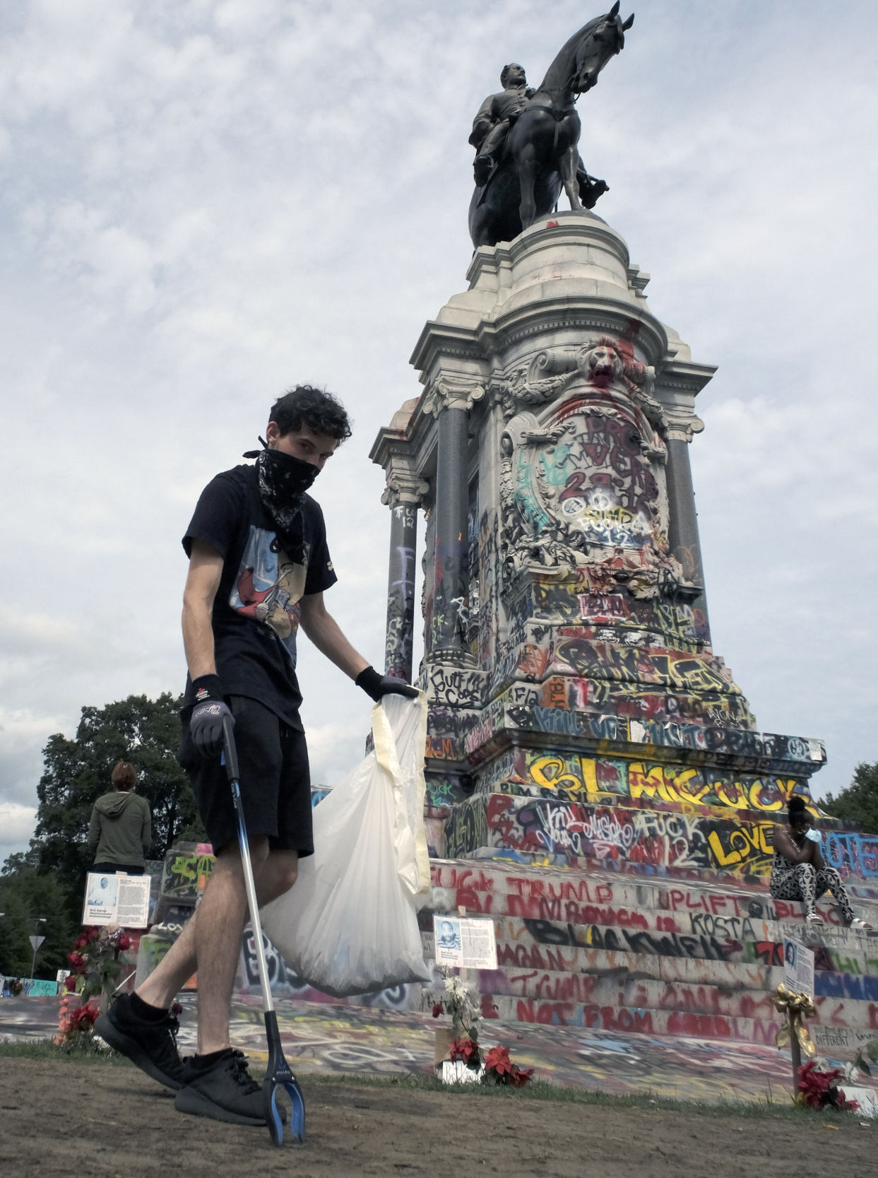 20200825_MET_STATUE_BB04